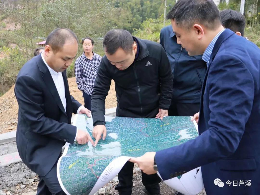 工作调研县领导在南坑镇调研