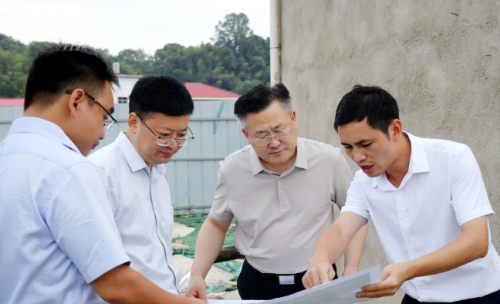市委副书记鲍峰庭在芦溪调研基层党建和三农工作
