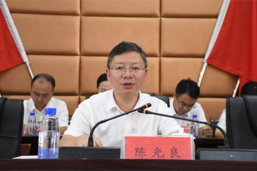 县委对我镇此次党代会十分重视,县委副书记陈光良莅临大会并作重要